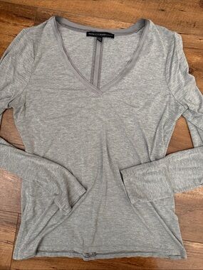 White House Black Market Light Gray Long Sleeve V-Neck Tee